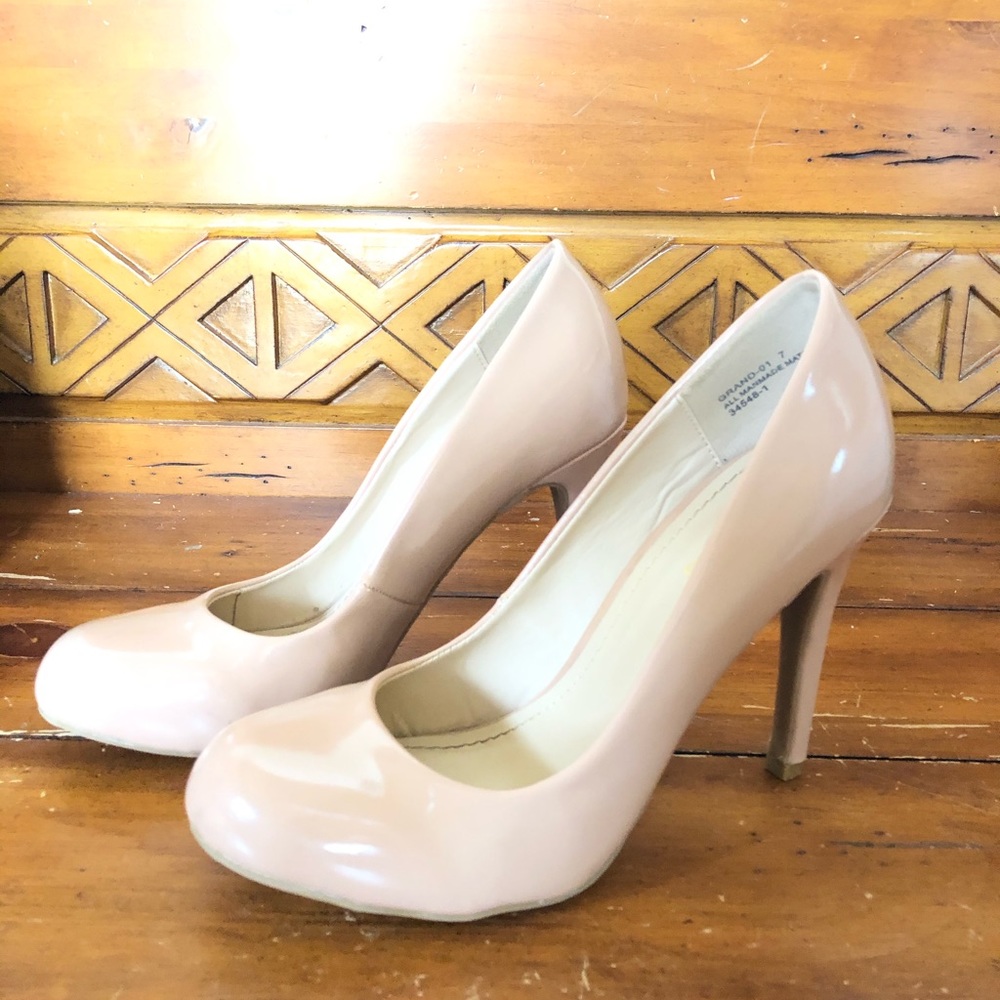 Pair of Nude Heals